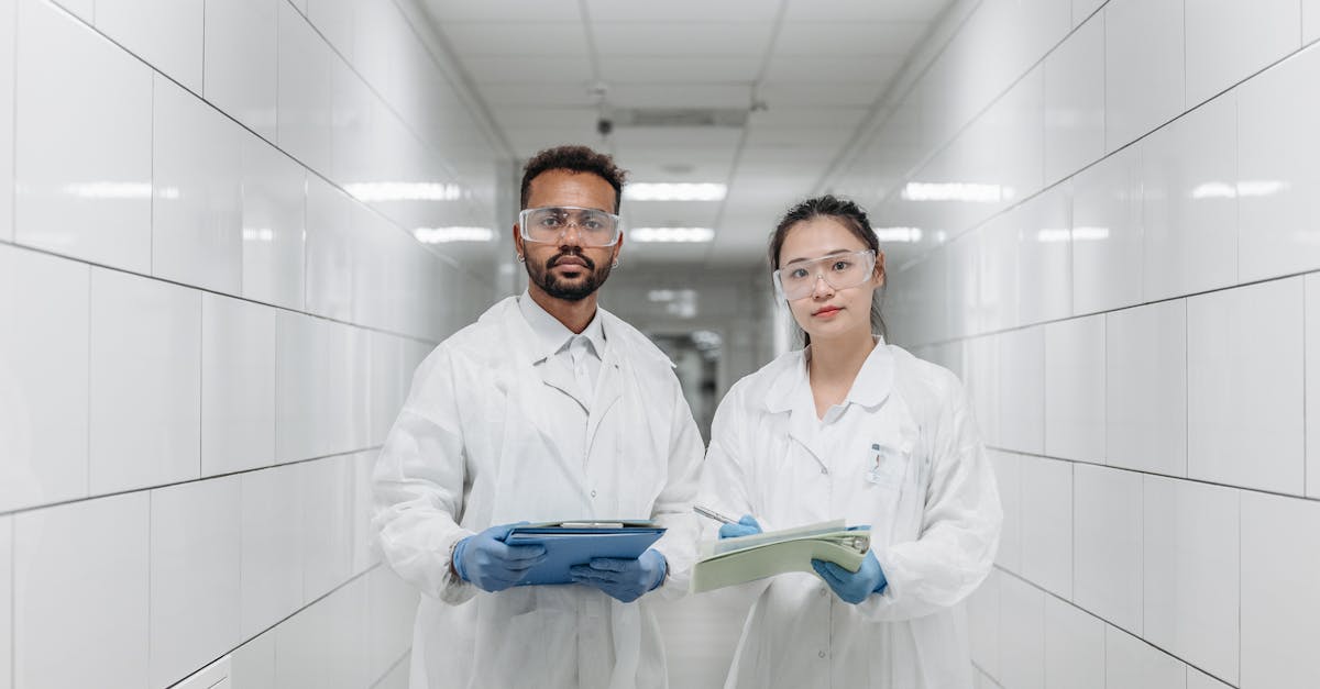 中立通过有效的公关传播，提高企业的形象和声誉